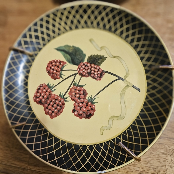 Collectible Fruit Plates by Raymond Waites Designed for Toyo Trading Company - Picture 4 of 6